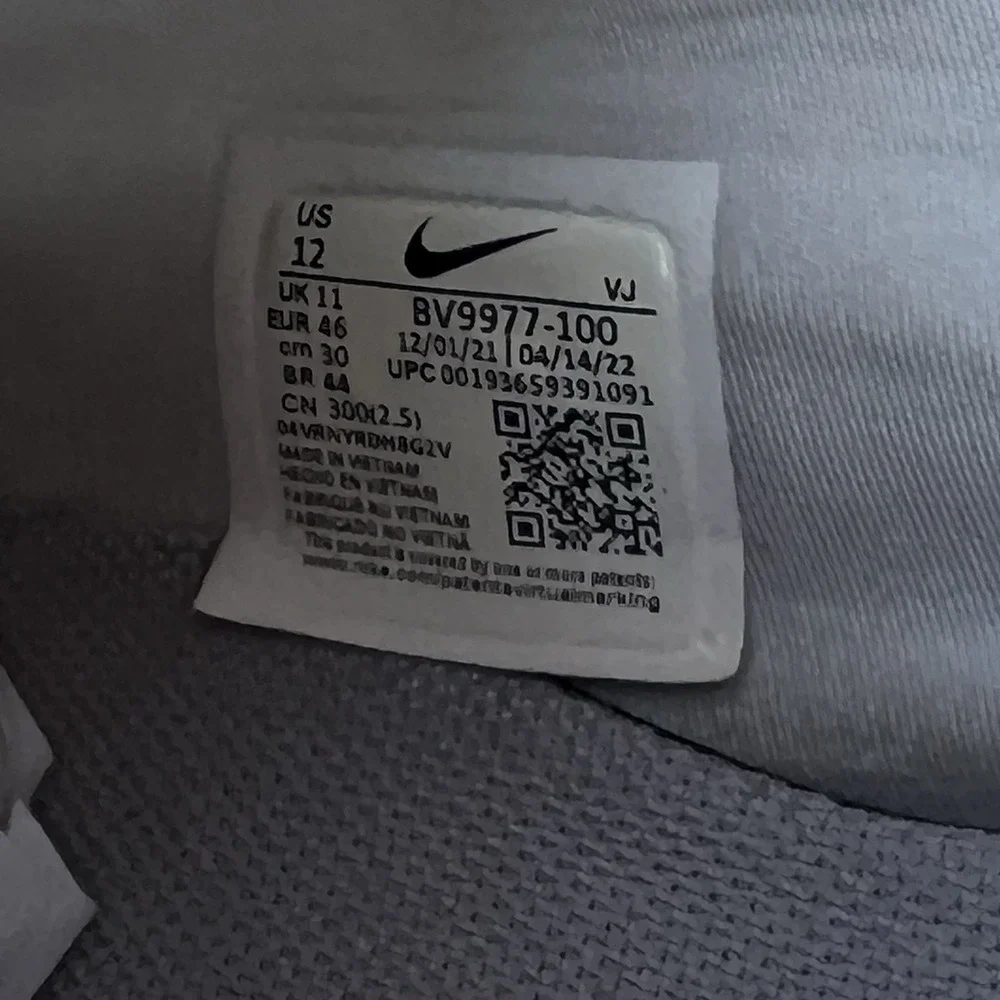 NIKE Shoes Men Size 12 AIR MAX 2090 MENS CASUAL ATHLETIC FASHION
